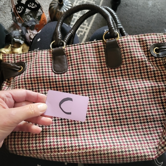 Gently used Victoria’s Secret hounds tooth handbag outside is perf - Picture 12 of 12